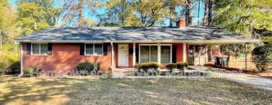 Main picture of 445 McPhee Dr