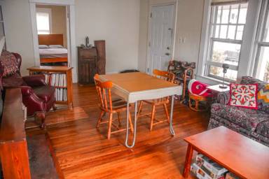 Main picture of 211 W Geer St
