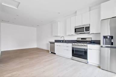 Main picture of 18199 Sunburst St