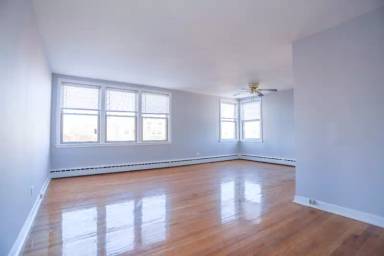 Main picture of 2417 W Farragut Ave