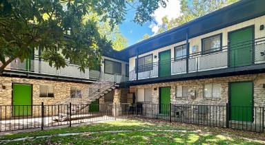 Main picture of 2721 Hemphill Park