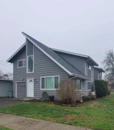 Main picture of 2205 NW Highland Dr