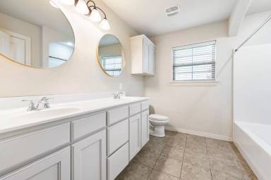 Main picture of 926 Kensington Dr
