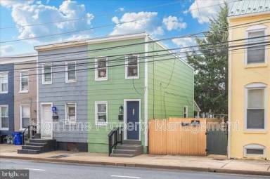 Main picture of 138 E South St