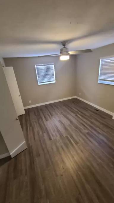 Main picture of 897 W Market St