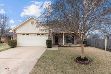 Main picture of 1620 Williamsburg Dr