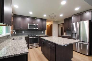 Main picture of 10821 W Court St