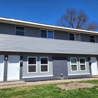 Main picture of 205 E Van Buren St