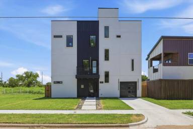 Main picture of 1926 Pueblo St