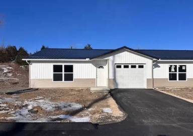 Main picture of 15 Rose Dr