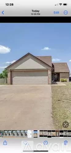 Main picture of 110 N Greenleaf Dr