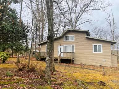 Main picture of 200 Mountain Meadows Rd