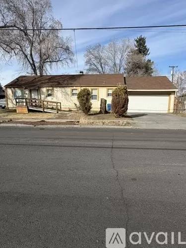 Main picture of 1039 SW Cascade Ave