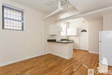 Main picture of 2950 N Seminary Ave