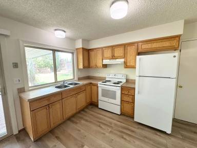Main picture of 724 Saturn Way