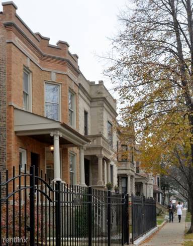 Main picture of 2451 N Kimball Ave