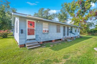 Main picture of 2412 Elm St