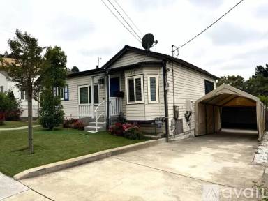 Main picture of 913 Central Blvd