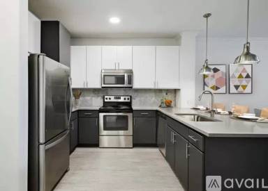 Main picture of 345 Oxford St