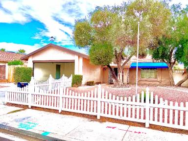 Main picture of 3572 Tempe St