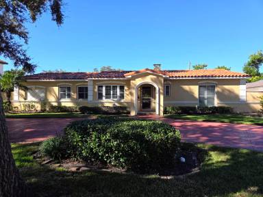 Main picture of 124 Giralda Blvd NE