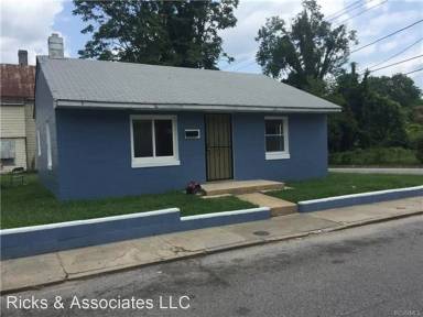 Main picture of 305 Mistletoe St