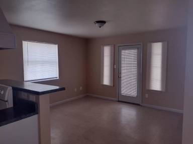 Main picture of 3001 Daffodil Ave