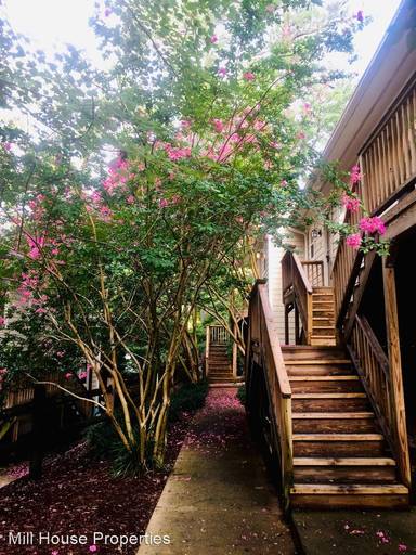 Main picture of 1513 E Franklin St