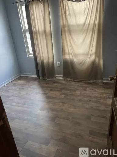 Main picture of 33 Pond Way
