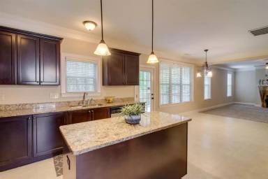 Main picture of 404 Keesaw Gln