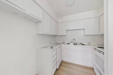 Main picture of 700-815 W Lyle Ave