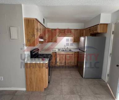 Main picture of 210 W Riverside Dr