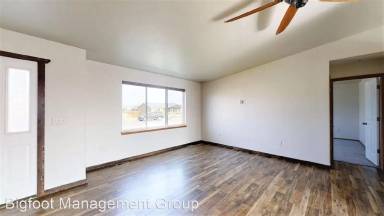 Main picture of 447 Guettler Rd