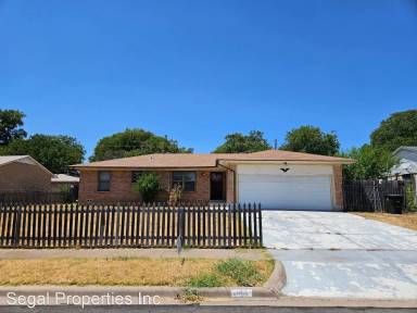 Main picture of 1405 Pine Dr