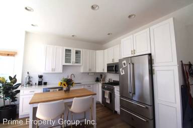 Main picture of 807 York St