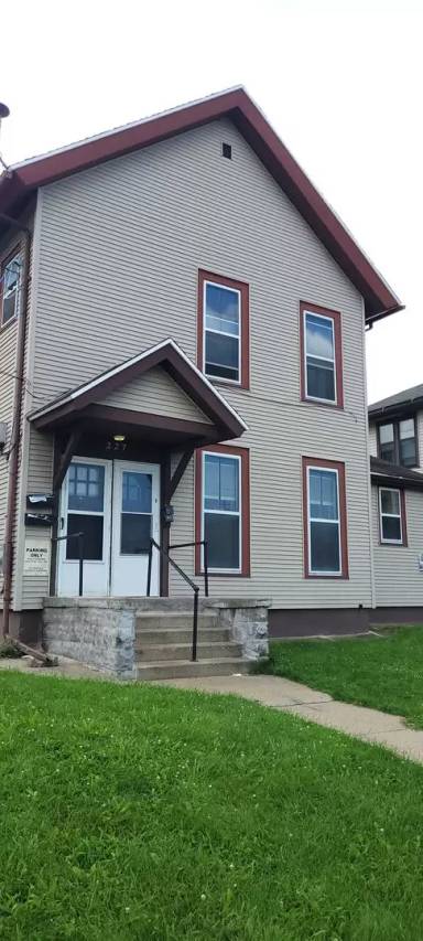 Main picture of 225 W Washington Ave