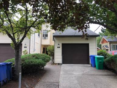 Main picture of 2621 SE 35th Pl