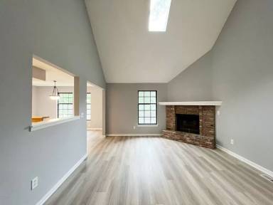 Main picture of 11739 Monrovia St