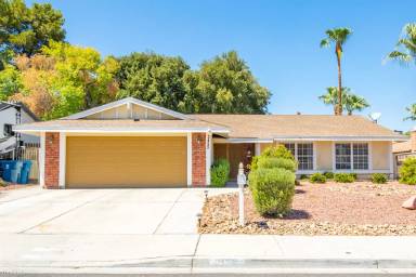 Main picture of 2425 Marlene Way