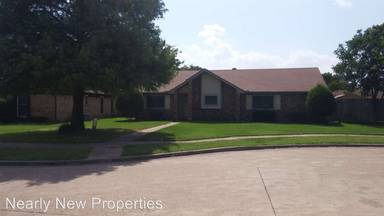 Main picture of 2421 Trenton Cir