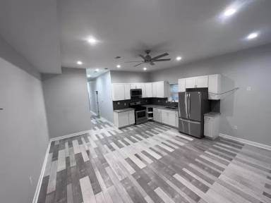 Main picture of 3659 S Indiana Ave