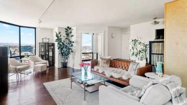 Main picture of 1600 Champa St