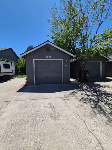 Main picture of 2721 NE Mesa Ct