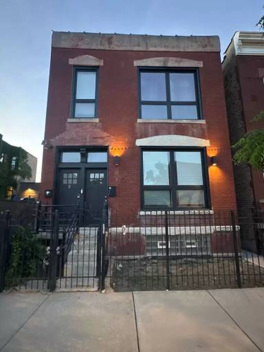 Main picture of 2708 W Maypole Ave