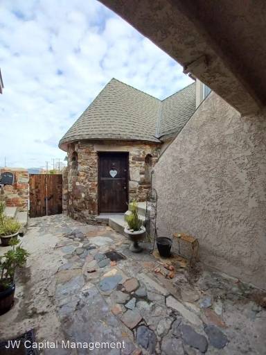 Main picture of 108 E Date St
