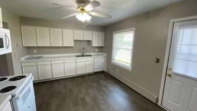 Main picture of 8551 Elm St