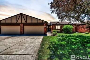 Main picture of 4772 N Grand Oaks Dr