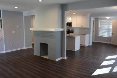 Main picture of 976 Carpenter St
