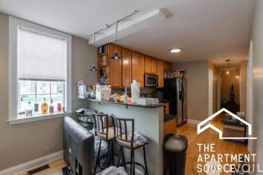 Main picture of 1063 W Fry St