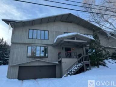 Main picture of 917 7th Ave
